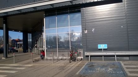 Šeit starp 7 zemām velonovietnēm ir 2 augstākas novietnes, pie kurām var mēģināt pieslēgt arī rāmi. Tā gan nav paredzēts darīt...