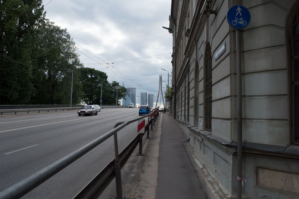 Šeit vietas par maz ir pat gājējiem, kur nu vēl gājējiem un velosipēdistiem. Šeit, lai samainītos velosipēdists ar gājēju, gājējam ir jāpagriežas sāniski! Aizmirsām piebilst, ka šis ir Eiropas nozīmes veloceļu tīkla maršruta “EuroVelo10” un "EuroVelo13" posms. Lieliska tūrisma pieredze!
