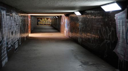 Varšava - pilsēta pēc 2. pasaules kara tika burtiski iznīcināta un padomju laikos tika atjaunota pēc padomju standartiem, kas nozīmē, ka pazemes gājēju pārejas šeit ir vai uz katra soļa.