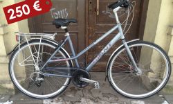 VIDĒJO CENU KATEGORIJA - nākamais līmenis ir pilsētas velo ar ātrumiem rumbā vai ar ārējiem ātrumiem.
Ceni diapozons:
- ar ātrumiem rumbā:
jauni no 350eur
lietoti 150- nenosakāmi
- ar ārējiem ātrumiem vidus gals no 450eur
- lietoti no 15- nenosakāmi
Jaunajiem ar ātrumiem jāmaksā tie 350eur + , neviens nespekulē, tas nav iespējams, jo konkurence ir liela! ja velo ir padārgs, tad tas ir arī labāks kā kāds lētāks velo, detaļas veido cenu, un svaru neveido rāmis, bet arī detaļas.
Pielieku bildi, lietots Giant, jauns tāda tipa maksā 450- 600eur, lietots sakopts 250
