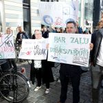 Foto: Ieva Leiniša, LETA, Jauns.lvhttp://jauns.lv/foto/zinas/33622-piketa-pie-rigas-domes-pieprasa-veloinfrastrukturas-uzlabosanu