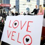Foto: Ieva Leiniša, LETA, Jauns.lvhttp://jauns.lv/foto/zinas/33622-piketa-pie-rigas-domes-pieprasa-veloinfrastrukturas-uzlabosanu