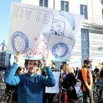 Foto: Ieva Leiniša, LETA, Jauns.lvhttp://jauns.lv/foto/zinas/33622-piketa-pie-rigas-domes-pieprasa-veloinfrastrukturas-uzlabosanu